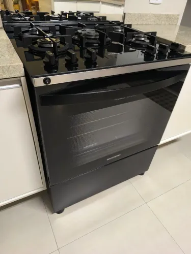 Fogão Brastemp 5 bocas com mesa de vidro e turbo chama