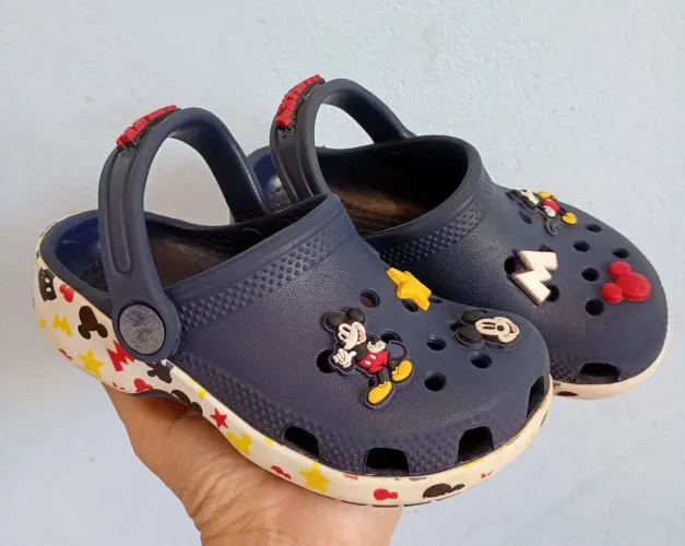 Crocs Infantil C9 15$