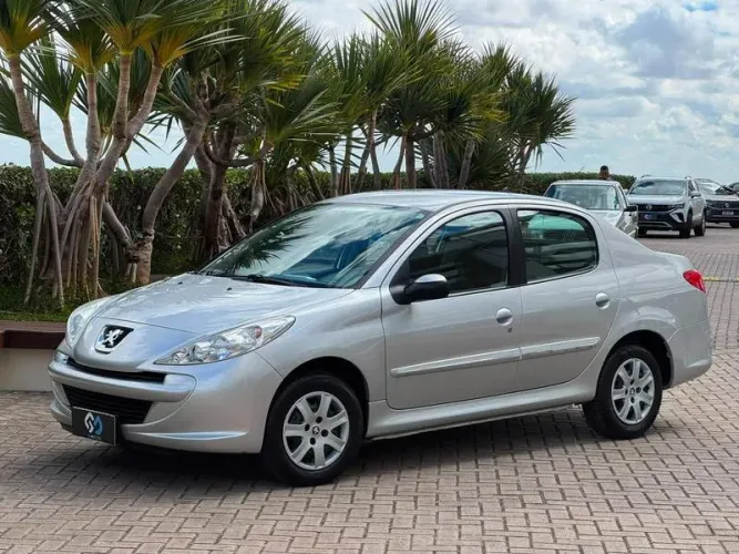 Peugeot 207 Active 1.4 Flex 8V 5P 2014