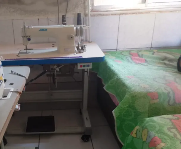 Vende -se uma máquina industrial reta
