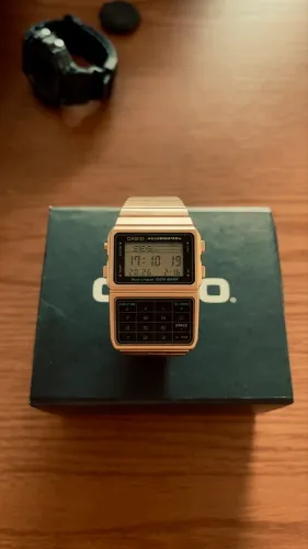 CASIO DATABANK DBC-611c Dourado