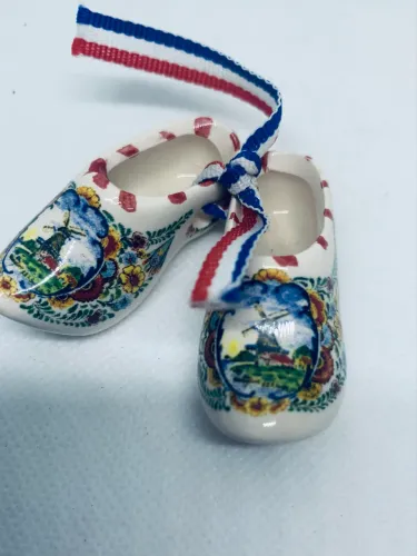Par De Mini Sapatinhos Holandeses Cerâmica Coleção Moinho