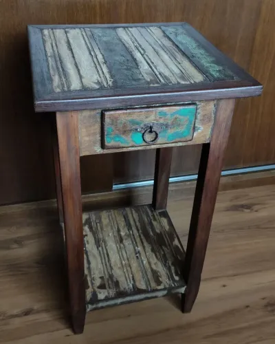 Mesa Lateral/Apoio Alta Madeira Relíquia de Família
