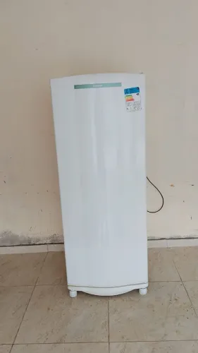 Linda Geladeira Consul 261L / 220V