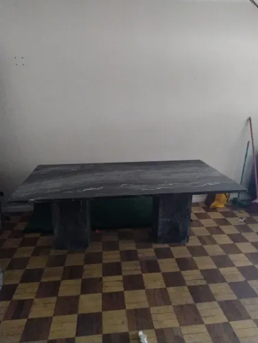 Mesa de mármore preta