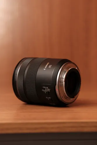 Lente Canon RF 85mm f2 Macro IS