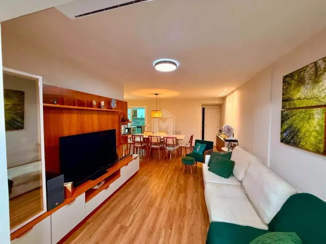 Apartamento 3 Quartos Reformado, Porteira Fechada, 120m² a 2 Quadras da Praia em Jardim da