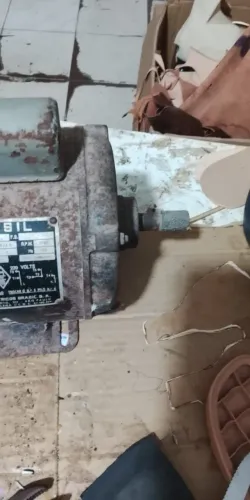 Vende-se 2 motores lixadeira 500 reais os dois