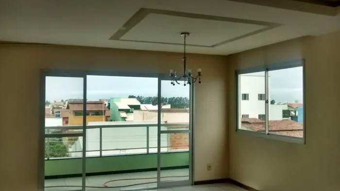 Alugo apto 3/4 com suíte 02 vagas de garagem, r$4.000,00, incluso condomínio e água.