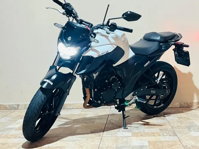 FZ25 2019