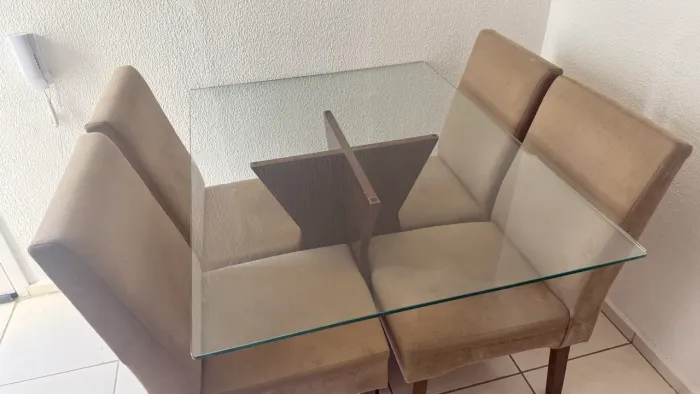 Jogo de mesa 4 cadeiras 