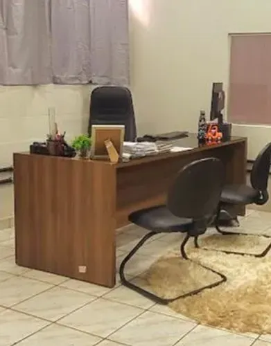 Mesa Diretoria Executiva com Tampo de Vidro<br>? [Coloque sua cidade]