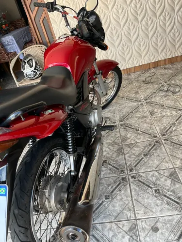 Moto Honda 150 vermelha