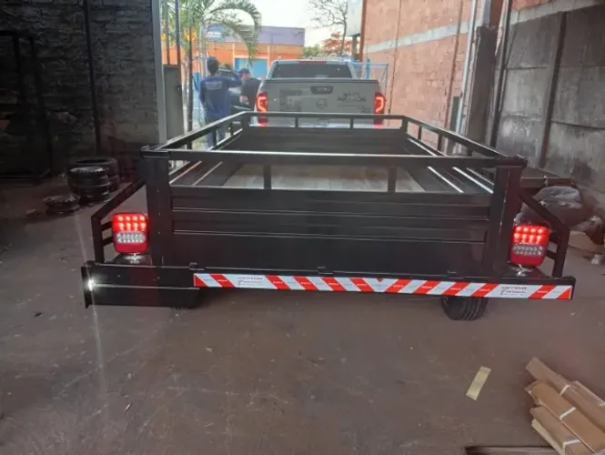 "Carreta comprimento 2.50 de mt por 1,50 Largura "