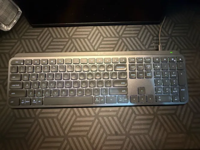 Teclado Logitech MX keys