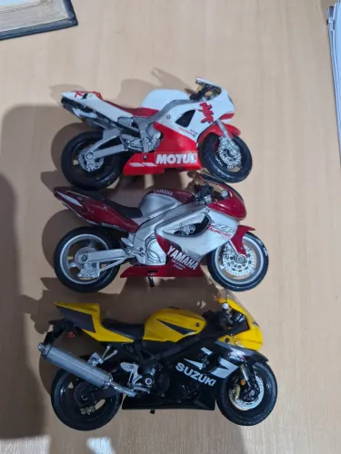 3 motos miniatura