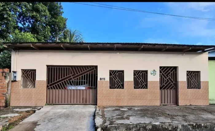 Vendo uma casa no Brasil Novo