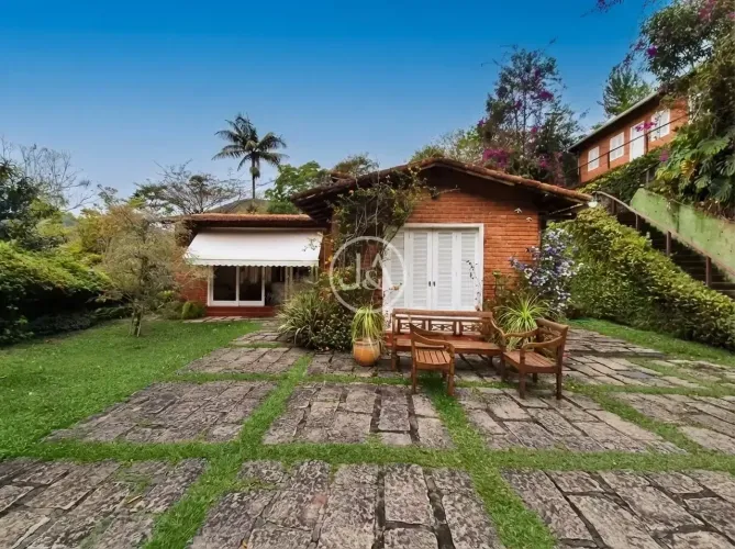 Casa para venda com 3 quartos, 2695m² - Itaipava - Petrópolis/RJ