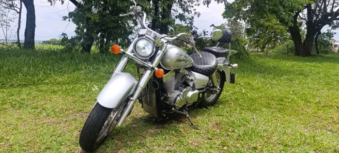 Moto impecável, revisada em oficina especializada