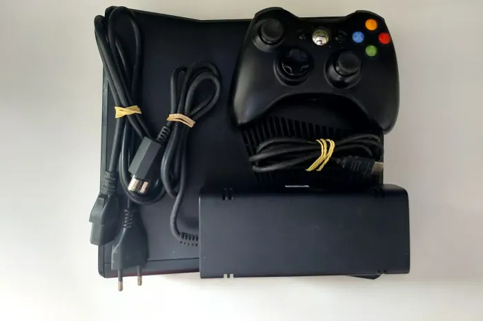 Xbox 360 Slim com 36 Jogos