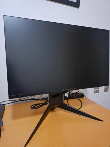 Monitor Alienware 240Hz (25 polegadas)