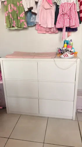 Cômoda e cabideiro