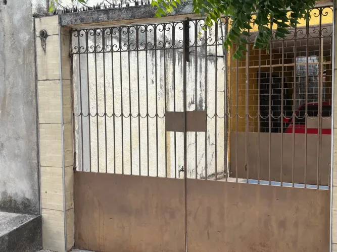 Vendo portão de ferro de garagem