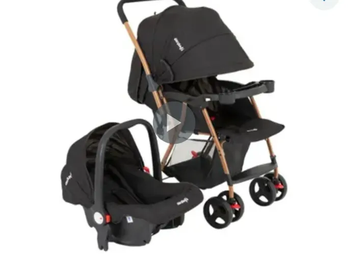 Carrinho de bebê passeio semi novo