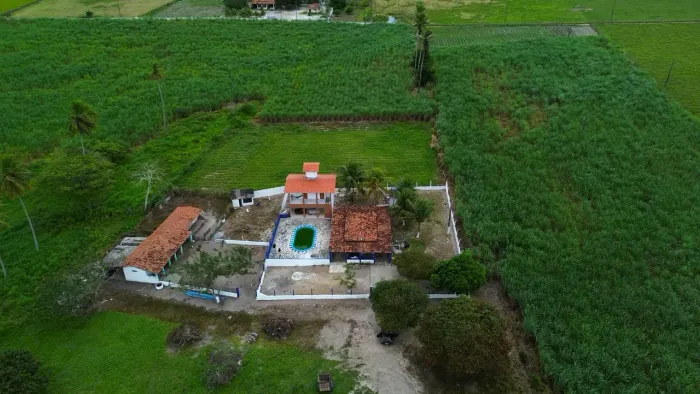 Fazenda de 10 hectares com lago, casa sede e 5 hectares plantados de cana a 1 hora de João