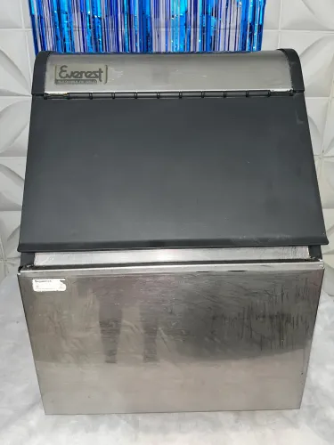 Máquina de gelo com defeito no compressor