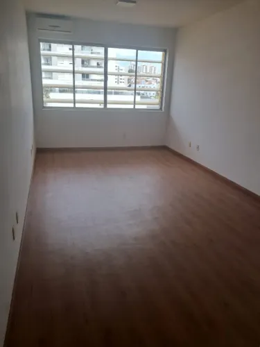 Aluga-se Sala Comercial de 26 m² no Estreito