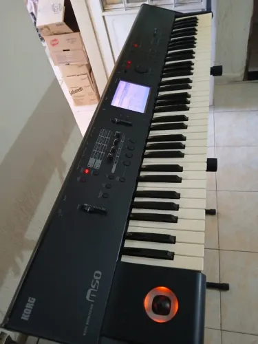 Teclado KORG M50