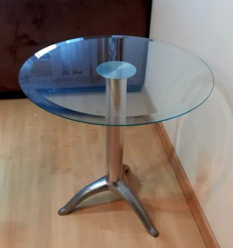 Mesa de centro ou apoio de vidro redonda com base cromada