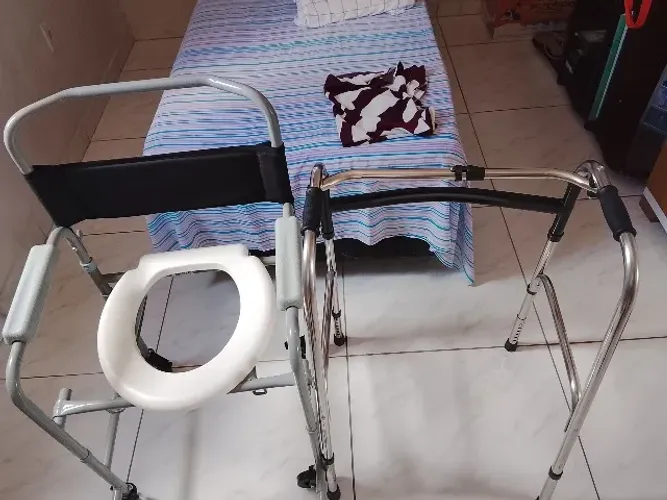 Conjunto de Cadeira de Banho e Andador uso Adulto