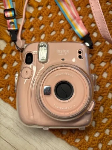 Instax Mini 11 Rosa com bolsa a capa protetora e 5 poses