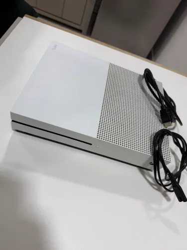 Xbox One S 1TB + Controle - Ótimo Estado