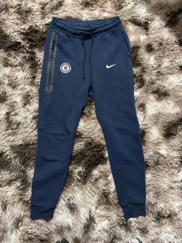 Calça Nike Tech Fleece chelsea