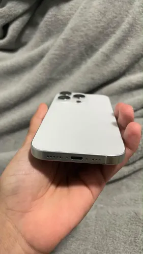 iPhone 16 Pro Titânio Branco