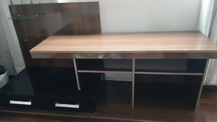 Rack ,bom estado, pra sala, quarto, copa, muito bonito e espaçoso.