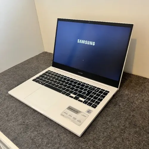 Notebook Samsung i3 de 10ª, 8gb de RAM, 256gb de SSD e tela de 15.6