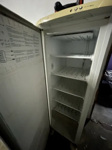 Frezer com defeito na porta mas funciona perfeitamente