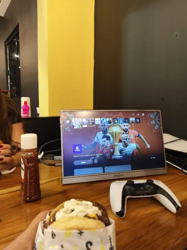 PS5 slim mídia digital - com monitor portátil 