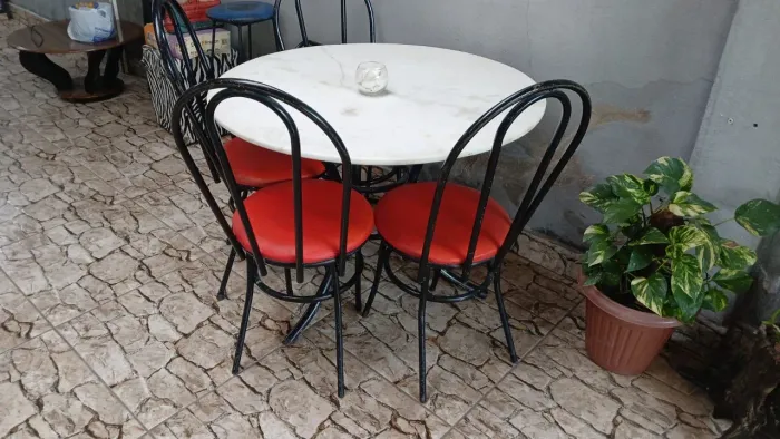 Mesa 4 cadeiras 