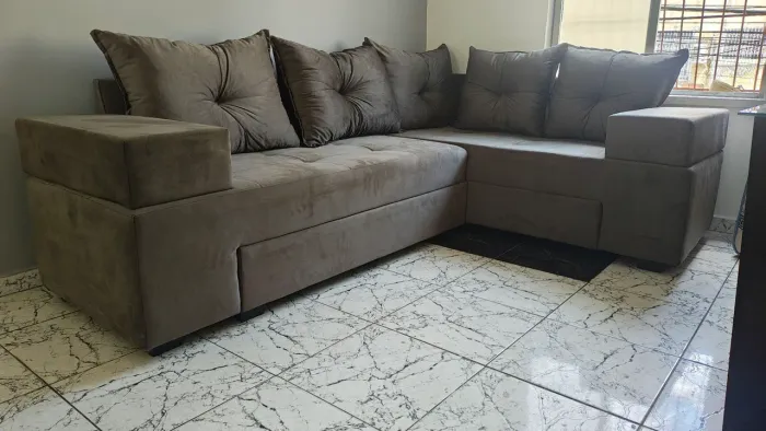 Sofá de Canto em L com Chaise - Bege/Marrom - Novo