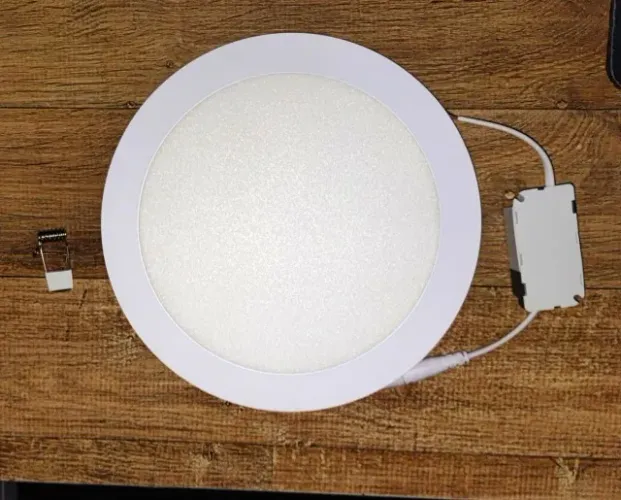 Plafon 18 watts de embutir sem 1 mola