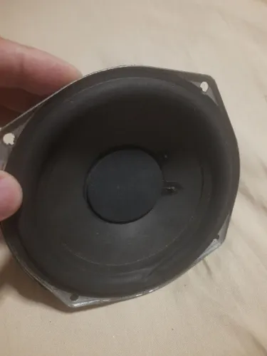 Alto falante do subwoofer LG. 6 pol, 60 watts, 8 ohms. Ótimo estado.