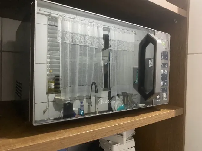 Micro-ondas Midea Espelhado 20L - Liga, Mas Não Esquenta