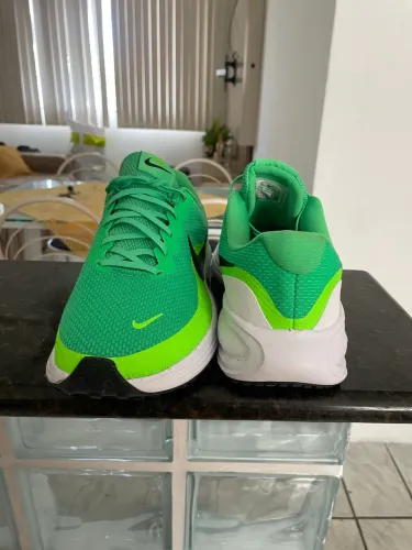 Tenis Nike Revolution 8 verde tam 42