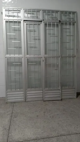 Portao e janela de alumínio e vidro