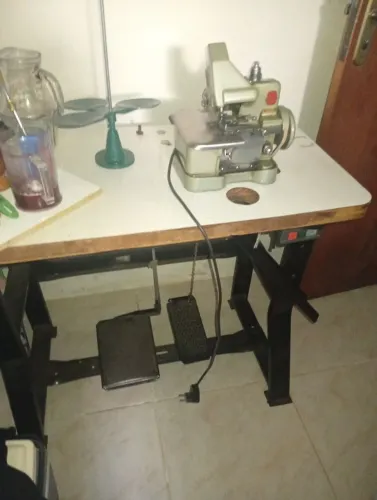 Máquina overlock chinesinha